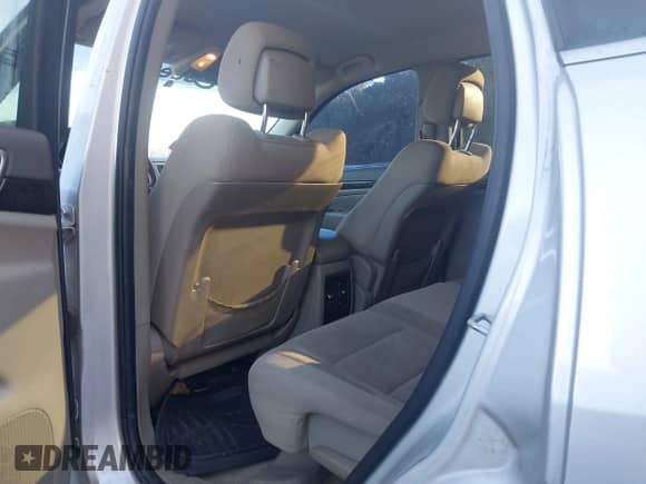 2012 Jeep Grand Cherokee Laredo z VIN 1C4RJEAG9CC167487, wystawiony jako IAAI lot #43444749 z przebiegiem 239 854 mil mil oraz . Historia ofert i sprzedaży dostępna na DreamBid. Obrazek 8.