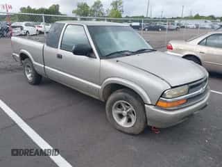 1998 Chevrolet S-10 LS с VIN 1GCCS1948W8225697, выставлен на аукционе IAAI как лот 43286170 с пробегом 238 827 миль миль и . История ставок и продаж доступна на DreamBid. Изображение 1.