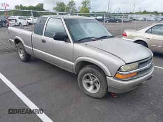 1998 Chevrolet S-10 LS с VIN 1GCCS1948W8225697, выставлен на аукционе IAAI как лот 43286170 с пробегом 238 827 миль миль и . История ставок и продаж доступна на DreamBid. Изображение 1.