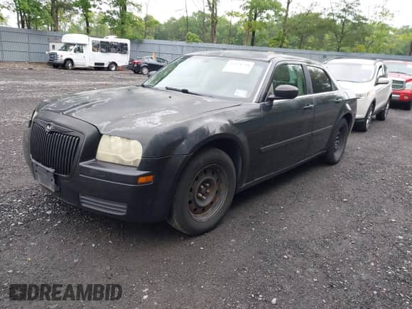 2005 Chrysler 300 300 z VIN 2C3JA43R55H583627, wystawiony jako IAAI lot #42371724 z przebiegiem 220 088 mil mil oraz . Historia ofert i sprzedaży dostępna na DreamBid. Obrazek 2.