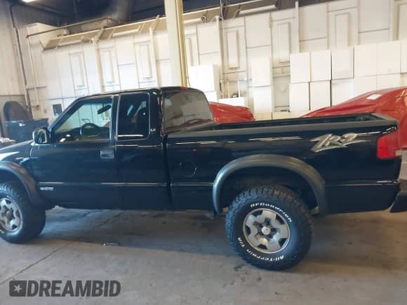 2003 Chevrolet S-10 LS with VIN 1GCCT19X038274573, listed as a IAAI auction lot 41428529 with 162,306 mi miles and . Bid and sale history available at DreamBid. Image 14.
