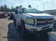 2011 Chevrolet Silverado 2500HD LT z VIN 1GC1KXC80BF125508, wystawiony jako IAAI lot #43251420 z przebiegiem 192 140 mil mil oraz . Historia ofert i sprzedaży dostępna na DreamBid. Obrazek 1.