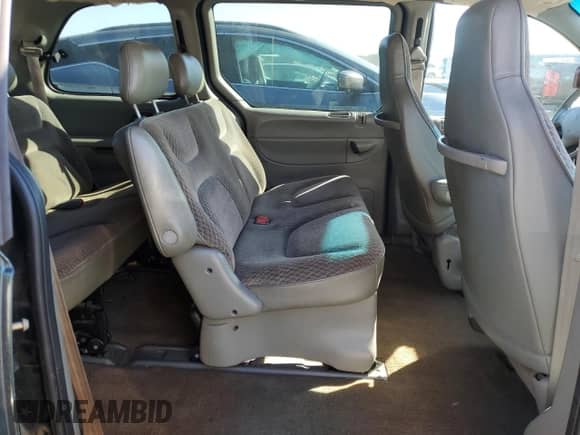 2000 Dodge Caravan with VIN 2B4GP2530YR652561, listed as a Copart auction lot 82628144 with 207,704 mi miles and Salvage title. Bid and sale history available at DreamBid. Image 11.