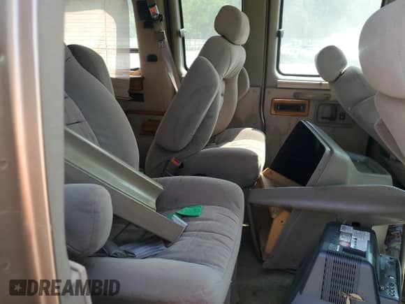 2003 Chevrolet Express Cargo YF7 Upfitter with VIN 1GBFG15T331135698, listed as a Copart auction lot 68240185 with 171,784 mi miles and Clean title. Bid and sale history available at DreamBid. Image 11.