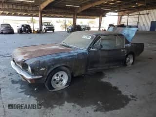 1966 Ford Mustang z VIN 6F07T255083, wystawiony jako Copart lot #67781925 z przebiegiem 40 079 mil mil oraz Czysty tytuł • Clean title. Historia ofert i sprzedaży dostępna na DreamBid. Obrazek 1.