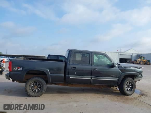 2003 Chevrolet Silverado 2500HD LS z VIN 1GCHK23U73F169313, wystawiony jako IAAI lot #42730794 z przebiegiem 182 152 mil mil oraz . Historia ofert i sprzedaży dostępna na DreamBid. Obrazek 14.