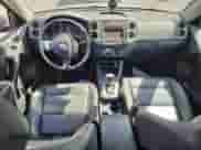 2010 Volkswagen Tiguan S с VIN WVGAV7AX8AW533430, выставлен на аукционе Copart как лот 70253625 с пробегом 144 749 миль миль и Списание • Salvage title. История ставок и продаж доступна на DreamBid. Изображение 8.