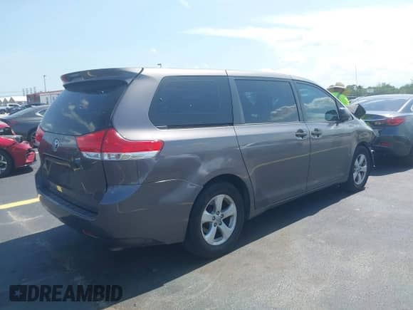 2012 Toyota Sienna с VIN 5TDZK3DC7CS211561, выставлен на аукционе IAAI как лот 42387790 с пробегом 222 925 миль миль и . История ставок и продаж доступна на DreamBid. Изображение 4.
