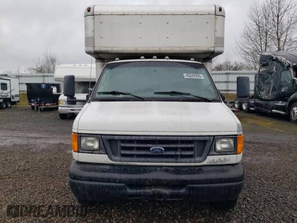 2006 Ford Econoline Cargo с VIN 1FDXE45S16HA83784, выставлен на аукционе Copart как лот 45242935 с пробегом 200 040 миль миль и Чистый • Clean title. История ставок и продаж доступна на DreamBid. Изображение 5.
