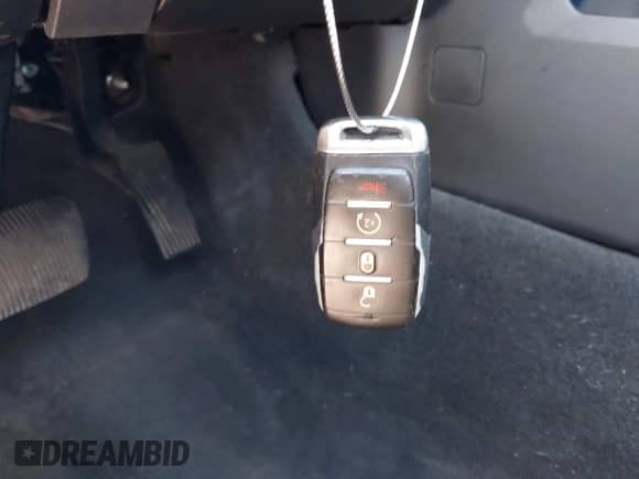 2020 Ram 1500 Big Horn z VIN 1C6RREBT4LN256707, wystawiony jako IAAI lot #42489432 z przebiegiem 95 117 mil mil oraz . Historia ofert i sprzedaży dostępna na DreamBid. Obrazek 11.