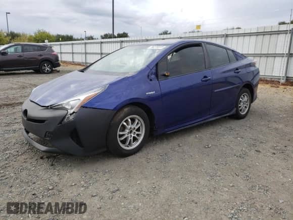 2016 Toyota Prius Two z VIN JTDKBRFU6G3525736, wystawiony jako Copart lot #84276515 z przebiegiem Nie podano mil oraz Szkoda całkowita • Salvage title. Historia ofert i sprzedaży dostępna na DreamBid. Obrazek 1.