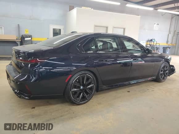 2023 BMW 7 Series 760i xDrive с VIN WBA33EJ01PCM34367, выставлен на аукционе Copart как лот 66617815 с пробегом 21 759 миль миль и Списание • Salvage title. История ставок и продаж доступна на DreamBid. Изображение 3.