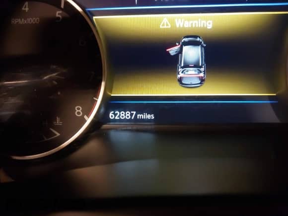 2018 Nissan Murano SV z VIN 5N1AZ2MG7JN175827, wystawiony jako IAAI lot #41764645 z przebiegiem 62 887 mil mil oraz . Historia ofert i sprzedaży dostępna na DreamBid. Obrazek 16.