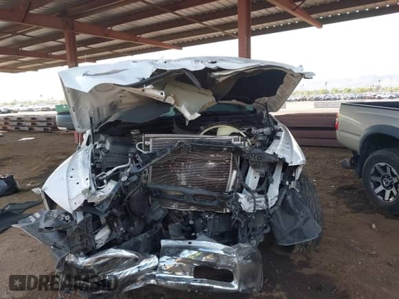 2020 Ram 1500 SLT z VIN 1C6RR6TT0LS133332, wystawiony jako IAAI lot #41923140 z przebiegiem 83 541 mil mil oraz . Historia ofert i sprzedaży dostępna na DreamBid. Obrazek 6.