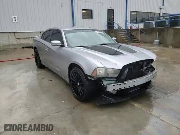 2013 Dodge Charger SE z VIN 2C3CDXBG7DH639549, wystawiony jako Copart lot #78269264 z przebiegiem 173 719 mil mil oraz Nie do naprawy • Non repairable. Historia ofert i sprzedaży dostępna na DreamBid. Obrazek 14.