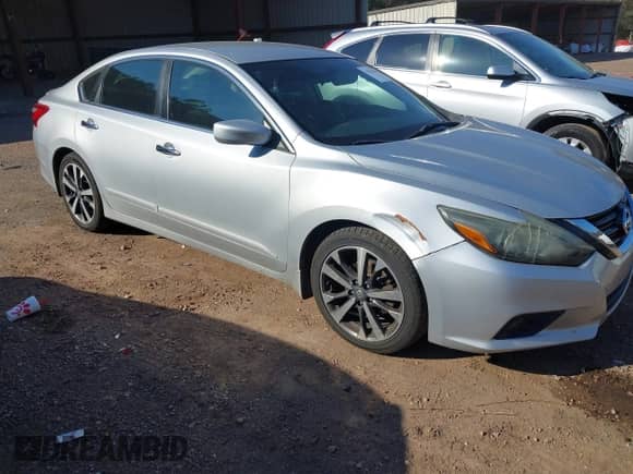 2016 Nissan Altima SR z VIN 1N4AL3AP5GC255587, wystawiony jako IAAI lot #43314266 z przebiegiem 140 431 mil mil oraz . Historia ofert i sprzedaży dostępna na DreamBid. Obrazek 1.