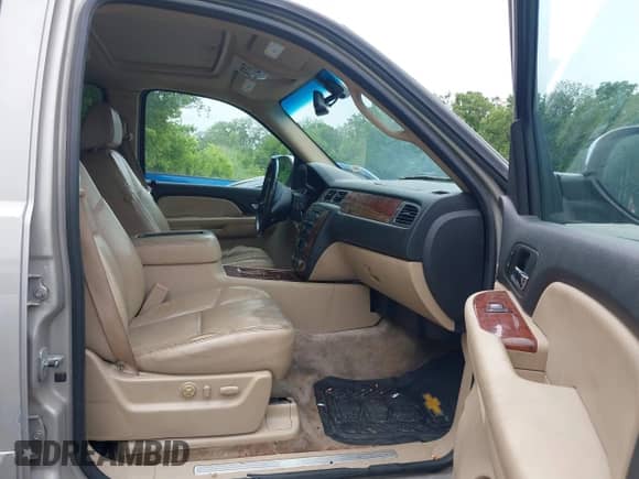 2007 Chevrolet Suburban LTZ с VIN 3GNFK16337G321118, выставлен на аукционе IAAI как лот 42299411 с пробегом 207 944 миль миль и . История ставок и продаж доступна на DreamBid. Изображение 5.