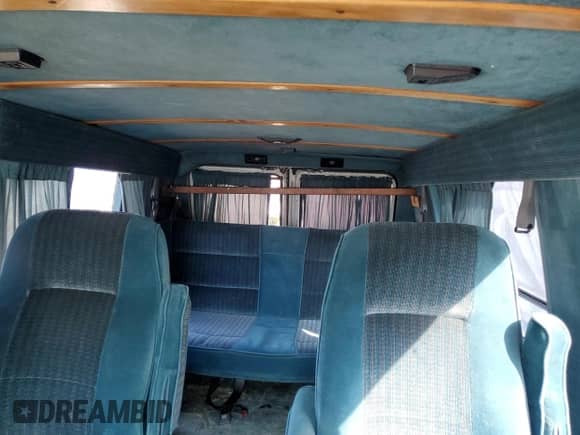 1994 Chevrolet Chevy Van с VIN 1GBEG25K1RF118547, выставлен на аукционе Copart как лот 74319254 с пробегом 179 866 миль миль и Чистый • Clean title. История ставок и продаж доступна на DreamBid. Изображение 10.