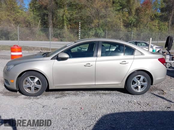 2013 Chevrolet Cruze 1LT с VIN 1G1PC5SB2D7223809, выставлен на аукционе IAAI как лот 43461606 с пробегом 87 002 миль миль и . История ставок и продаж доступна на DreamBid. Изображение 14.