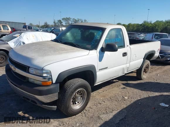 2002 Chevrolet Silverado 2500HD LS z VIN 1GCHK24U52Z233361, wystawiony jako IAAI lot #43434384 z przebiegiem 159 272 mil mil oraz . Historia ofert i sprzedaży dostępna na DreamBid. Obrazek 2.