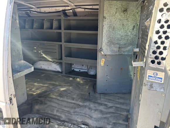 2004 Ford Econoline Cargo с VIN 1FTSS34L54HB39217, выставлен на аукционе IAAI как лот 42809062 с пробегом 179 934 миль миль и . История ставок и продаж доступна на DreamBid. Изображение 8.