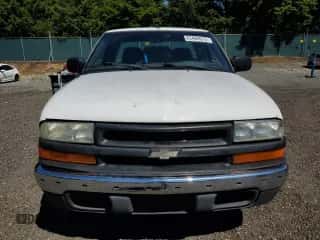 2003 Chevrolet S-10 z VIN 1GCCS19H438268951, wystawiony jako Copart lot #63489615 z przebiegiem Nie podano mil oraz Szkoda całkowita • Salvage title. Historia ofert i sprzedaży dostępna na DreamBid. Obrazek 5.