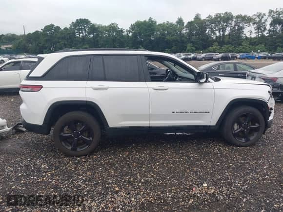 2023 Jeep Grand Cherokee Limited with VIN 1C4RJHBG7PC653561, listed as a IAAI auction lot 42726051 with 29,934 mi miles and . Bid and sale history available at DreamBid. Image 13.