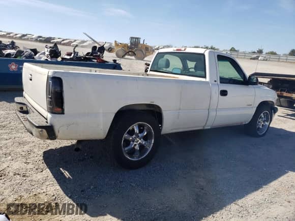 2002 Chevrolet Silverado 1500 LS with VIN 1GCEC14V72Z310718, listed as a Copart auction lot 75531624 with 203,594 mi miles and Salvage title. Bid and sale history available at DreamBid. Image 3.