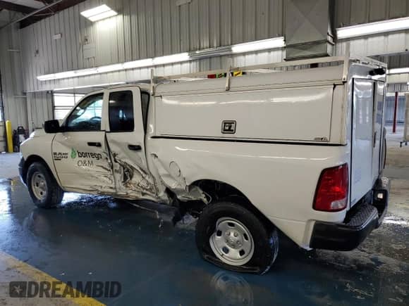 2022 Ram 1500 Tradesman z VIN 1C6RR7FG6NS187886, wystawiony jako Copart lot #59034085 z przebiegiem 42 012 mil mil oraz Szkoda całkowita • Salvage title. Historia ofert i sprzedaży dostępna na DreamBid. Obrazek 2.