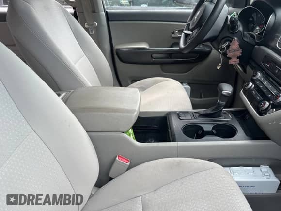 2018 Kia Sedona L with VIN KNDMA5C11J6400714, listed as a Copart auction lot 81249825 with 206,363 mi miles and Clean title. Bid and sale history available at DreamBid. Image 5.