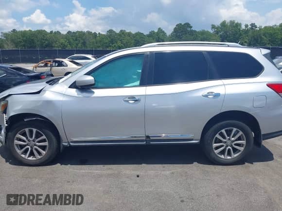2014 Nissan Pathfinder Platinum with VIN 5N1AR2MN1EC646709, listed as a IAAI auction lot 42526737 with 200,666 mi miles and . Bid and sale history available at DreamBid. Image 14.