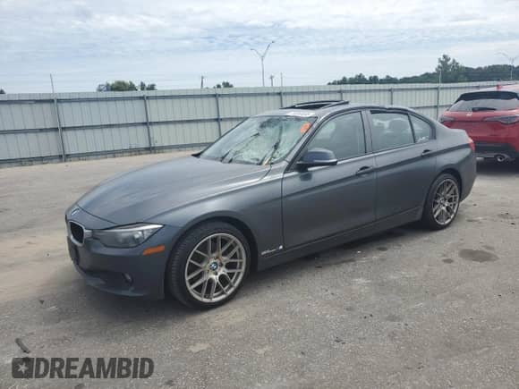 2014 BMW 3 Series 320i с VIN WBA3B1C53EK131159, выставлен на аукционе Copart как лот 70252655 с пробегом 121 810 миль миль и Списание • Salvage title. История ставок и продаж доступна на DreamBid. Изображение 1.