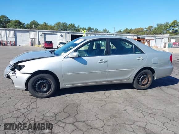 2002 Toyota Camry LE z VIN 4T1BE32K12U051024, wystawiony jako IAAI lot #43323194 z przebiegiem 173 974 mil mil oraz . Historia ofert i sprzedaży dostępna na DreamBid. Obrazek 15.