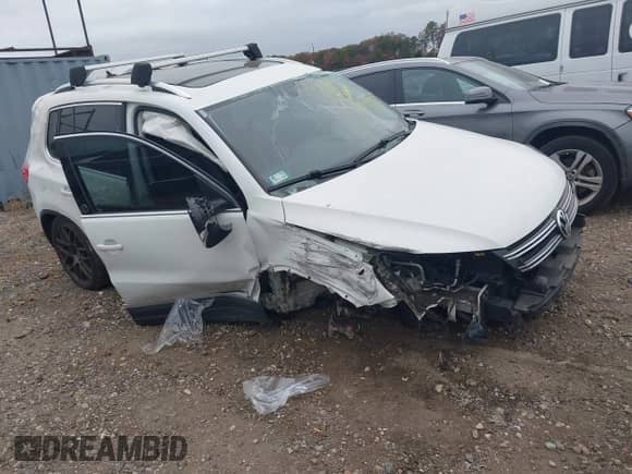 2017 Volkswagen Tiguan Wolfsburg Edition с VIN WVGRV7AX6HK013019, выставлен на аукционе IAAI как лот 43557249 с пробегом 111 435 миль миль и . История ставок и продаж доступна на DreamBid. Изображение 1.