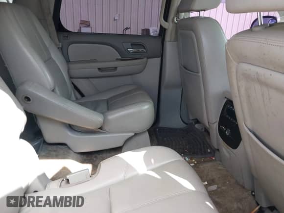 2007 Chevrolet Tahoe LT with VIN 1GNFC130X7R271891, listed as a IAAI auction lot 43090505 with 287,610 mi miles and . Bid and sale history available at DreamBid. Image 8.