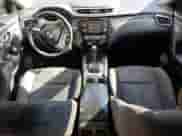 2015 Nissan Rogue SV z VIN KNMAT2MV7FP538174, wystawiony jako Copart lot #89620025 z przebiegiem 145 811 mil mil oraz Szkoda całkowita • Salvage title. Historia ofert i sprzedaży dostępna na DreamBid. Obrazek 8.