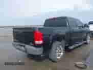 2007 GMC Sierra 1500 SLE1 z VIN 2GTEC13C671643993, wystawiony jako IAAI lot #41556101 z przebiegiem 212 097 mil mil oraz . Historia ofert i sprzedaży dostępna na DreamBid. Obrazek 4.