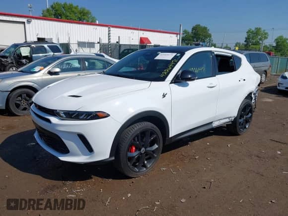 2023 Dodge Hornet GT Plus z VIN ZACNDFBN5P3A03901, wystawiony jako IAAI lot #42264471 z przebiegiem 8 054 mil mil oraz . Historia ofert i sprzedaży dostępna na DreamBid. Obrazek 2.