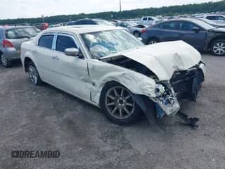 2007 Chrysler 300 C z VIN 2C3KA63H87H810884, wystawiony jako IAAI lot #42770766 z przebiegiem 75 057 mil mil oraz . Historia ofert i sprzedaży dostępna na DreamBid. Obrazek 1.