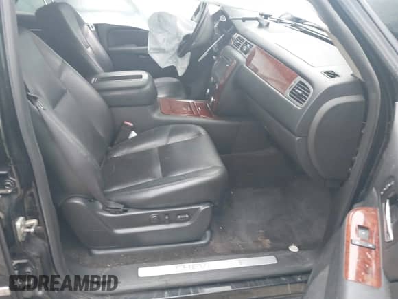 2014 Chevrolet Tahoe LTZ с VIN 1GNSKCE02ER150005, выставлен на аукционе IAAI как лот 42275819 с пробегом 131 719 миль миль и . История ставок и продаж доступна на DreamBid. Изображение 5.