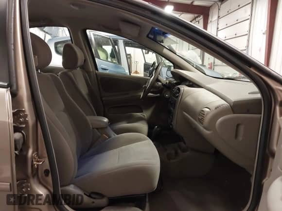 2000 Dodge Neon Highline z VIN 1B3ES46C9YD773497, wystawiony jako IAAI lot #41890890 z przebiegiem 106 889 mil mil oraz . Historia ofert i sprzedaży dostępna na DreamBid. Obrazek 5.