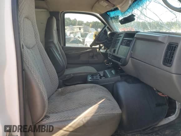 2006 Chevrolet Express Cargo с VIN 1GCFG15T261145400, выставлен на аукционе Copart как лот 84548725 с пробегом Не указан миль и Списание • Salvage title. История ставок и продаж доступна на DreamBid. Изображение 7.