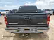 2004 Chevrolet Silverado 2500 LS z VIN 1GCGK23U24F102311, wystawiony jako Copart lot #68135415 z przebiegiem Nie podano mil oraz Szkoda całkowita • Salvage title. Historia ofert i sprzedaży dostępna na DreamBid. Obrazek 6.