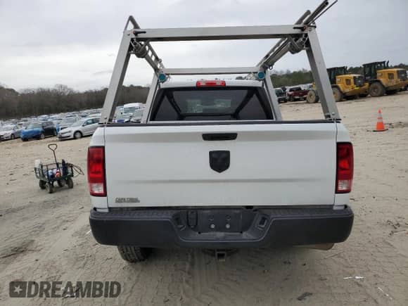 2022 Ram 1500 Tradesman z VIN 3C6RR6KG9NG352465, wystawiony jako Copart lot #45275235 z przebiegiem 105 960 mil mil oraz Nie do naprawy • Non repairable. Historia ofert i sprzedaży dostępna na DreamBid. Obrazek 6.