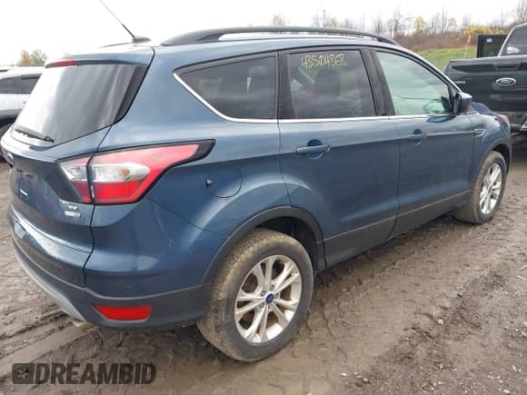 2018 Ford Escape SE z VIN 1FMCU9GD0JUB76678, wystawiony jako IAAI lot #43504868 z przebiegiem 109 546 mil mil oraz . Historia ofert i sprzedaży dostępna na DreamBid. Obrazek 4.