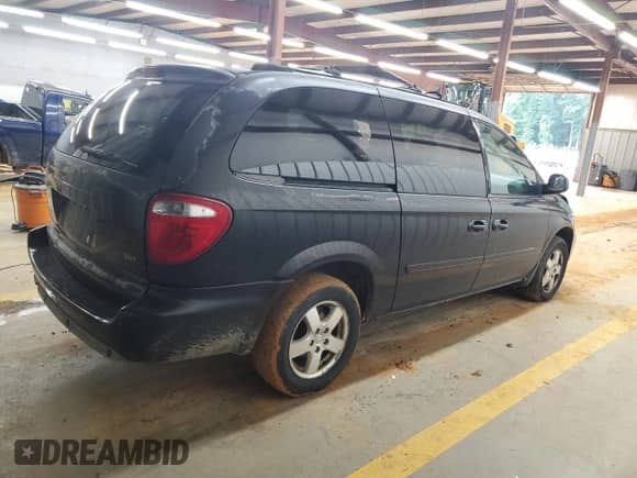 2005 Dodge Caravan SXT with VIN 2D4GP44L95R312758, listed as a Copart auction lot 68420625 with Not provided miles and Salvage title. Bid and sale history available at DreamBid. Image 3.