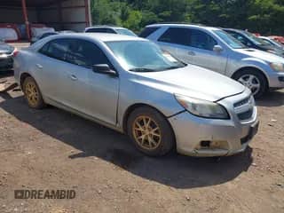 2013 Chevrolet Malibu LS z VIN 1G11A5SA9DF289623, wystawiony jako IAAI lot #42799545 z przebiegiem 188 436 mil mil oraz . Historia ofert i sprzedaży dostępna na DreamBid. Obrazek 1.