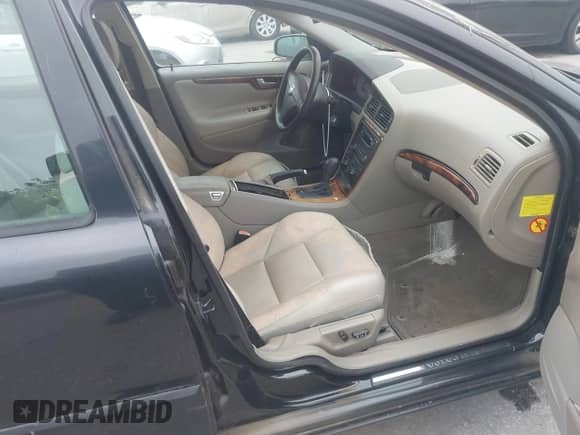 2005 Volvo S60 с VIN YV1RH592452459250, выставлен на аукционе IAAI как лот 42611610 с пробегом 91 005 миль миль и . История ставок и продаж доступна на DreamBid. Изображение 5.