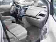 2014 Toyota Sienna LE z VIN 5TDJK3DC3ES076885, wystawiony jako IAAI lot #42222039 z przebiegiem 177 167 mil mil oraz . Historia ofert i sprzedaży dostępna na DreamBid. Obrazek 5.