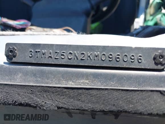 2019 Toyota Tacoma SR5 с VIN 3TMAZ5CN2KM096096, выставлен на аукционе IAAI как лот 42268939 с пробегом 82 935 миль миль и . История ставок и продаж доступна на DreamBid. Изображение 9.